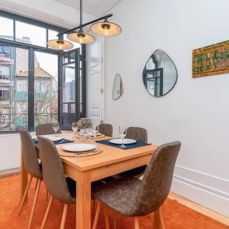 Apartment Gorgeous And Flat W. View To Charmy Square